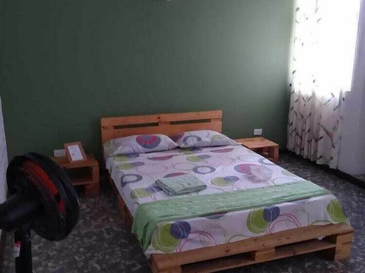 פנסיון Colour House La Flora