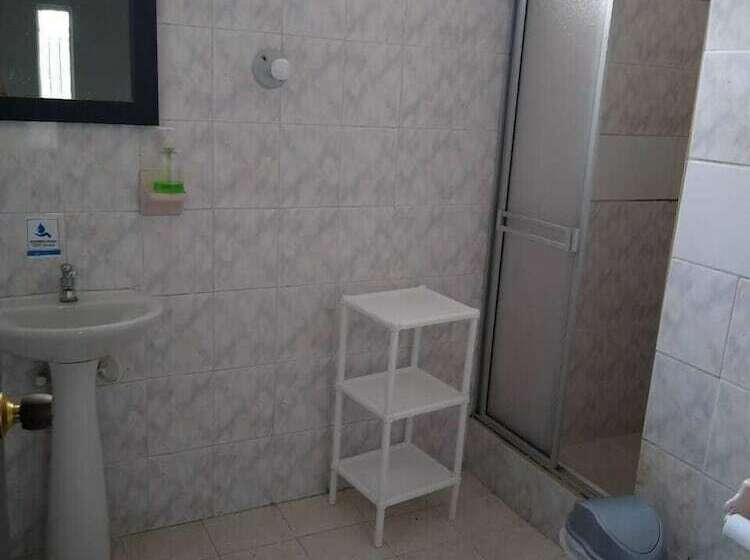 פנסיון Colour House La Flora