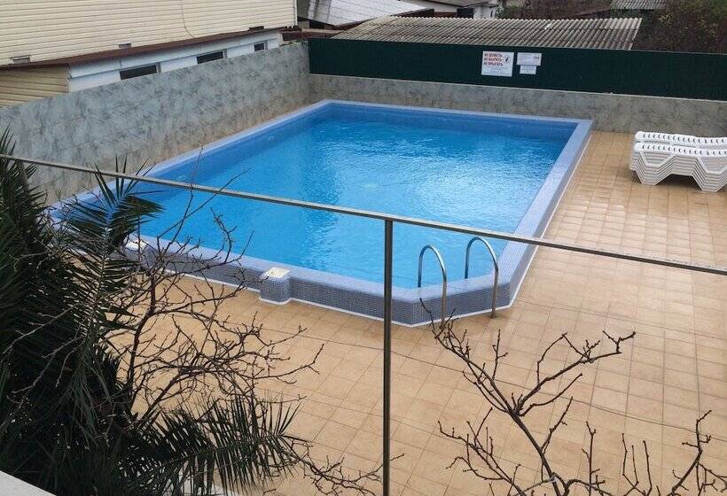 ペンション Lazur Guest House