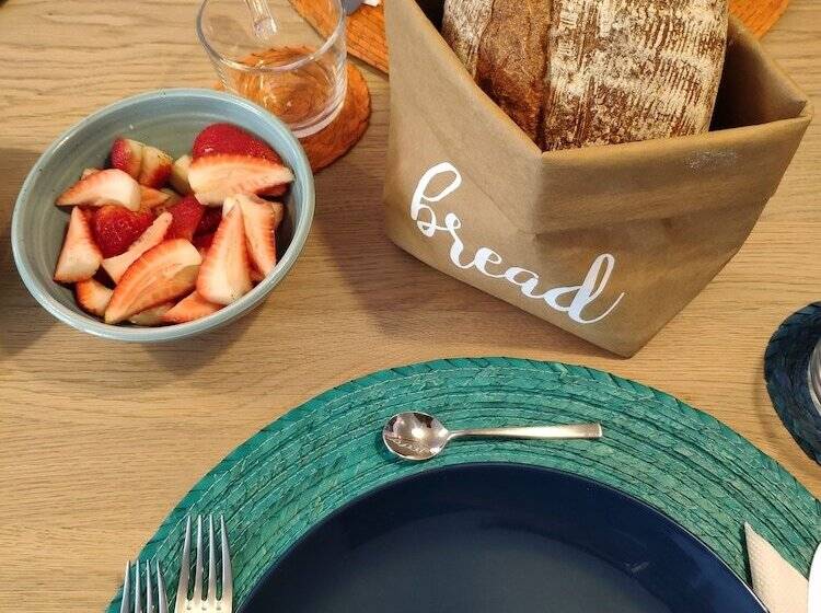 ペンション The Milagro Guest House