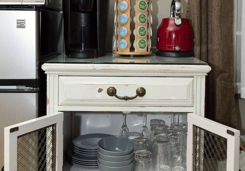 بنسيون The Stone House Inn