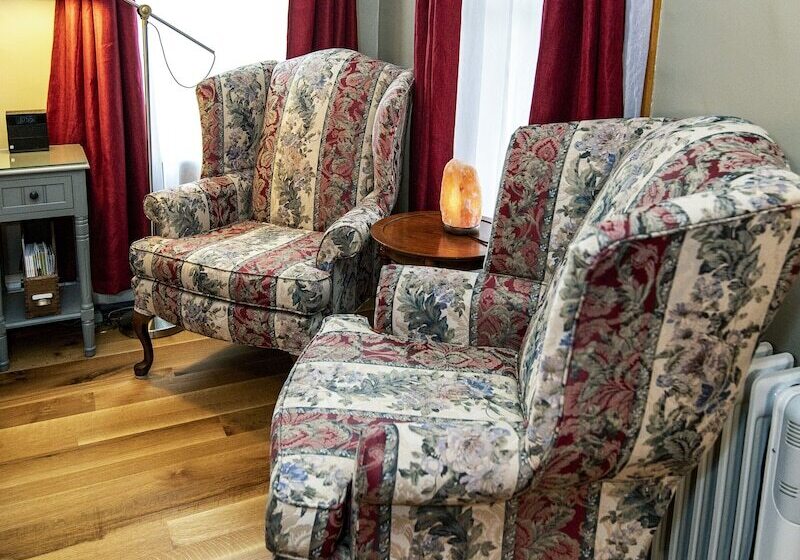 بنسيون The Stone House Inn