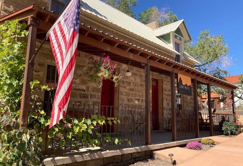 بنسيون The Stone House Inn