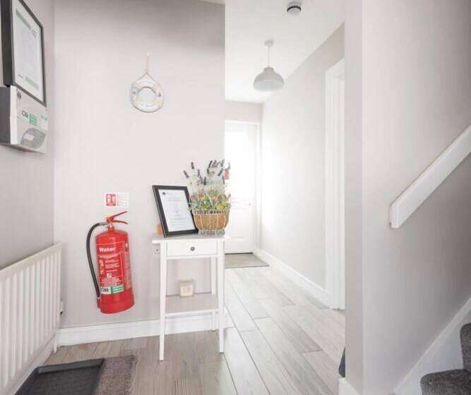 بنسيون The Strand House