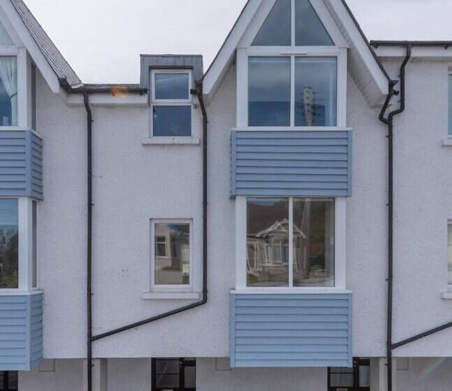 بنسيون The Strand House