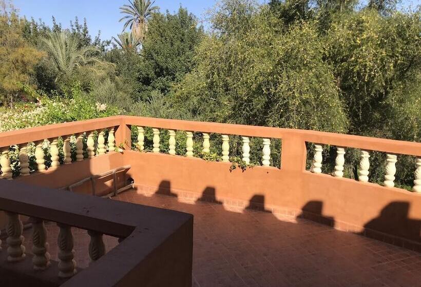 پانسیون Villa Ikram