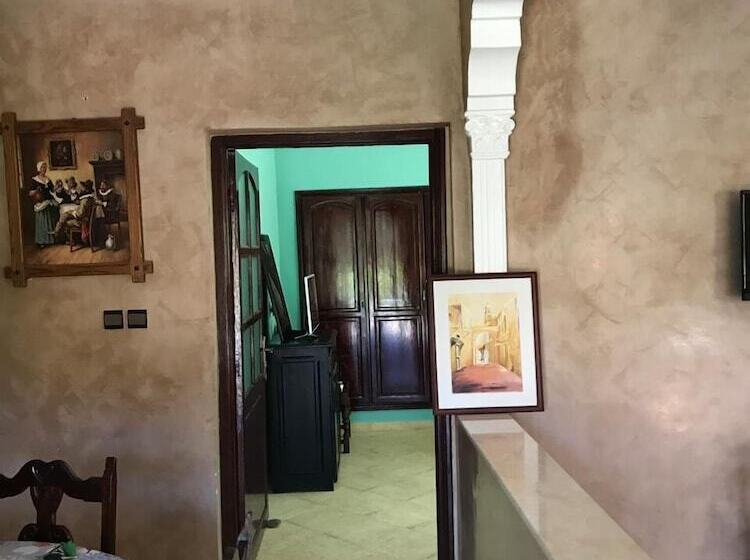 پانسیون Villa Ikram