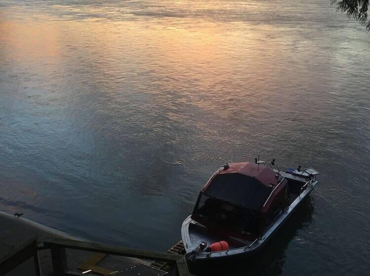 The Fraser River S Edge B&b Lodge