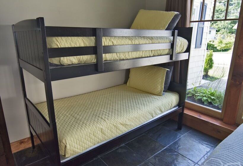 Beach Cottages At Lake George