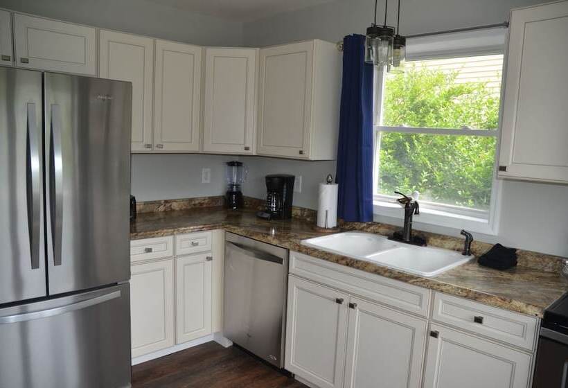 Beach Cottages At Lake George