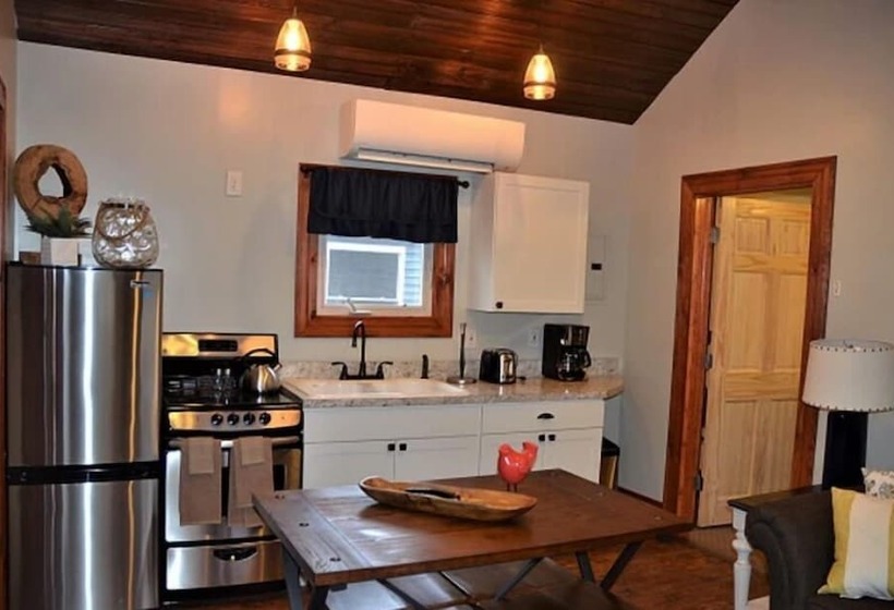 Beach Cottages At Lake George