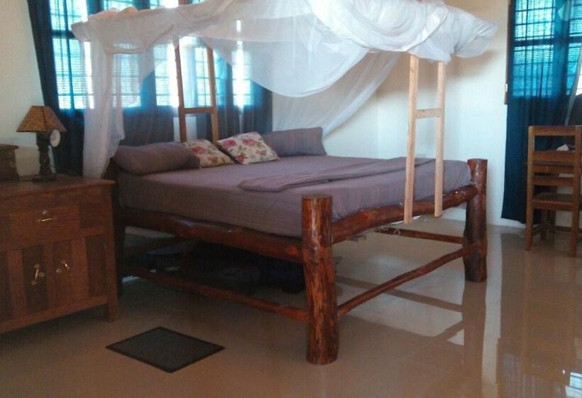 Bed and Breakfast Ebony & Ivory Bungalows