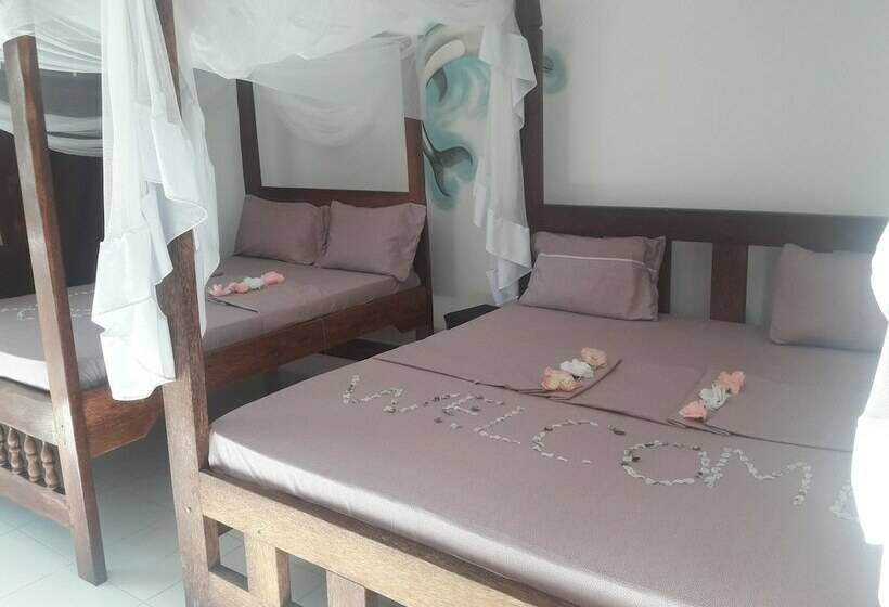 Bed and Breakfast Ebony & Ivory Bungalows