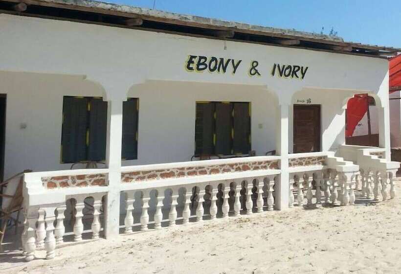 Bed and Breakfast Ebony & Ivory Bungalows