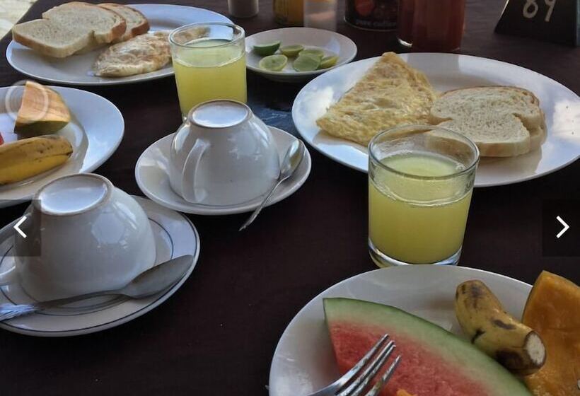 Bed and Breakfast Ebony & Ivory Bungalows