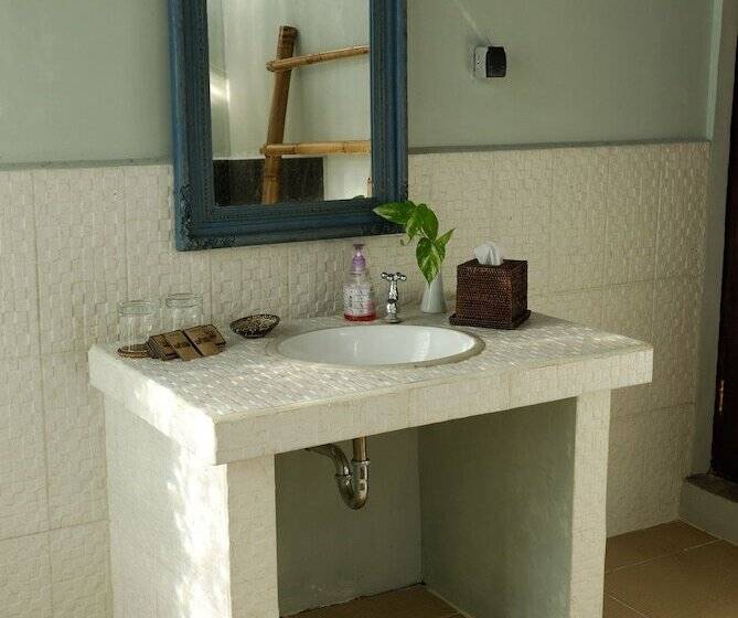 ベッドアンドブレックファースト Froggies Divers Lembeh