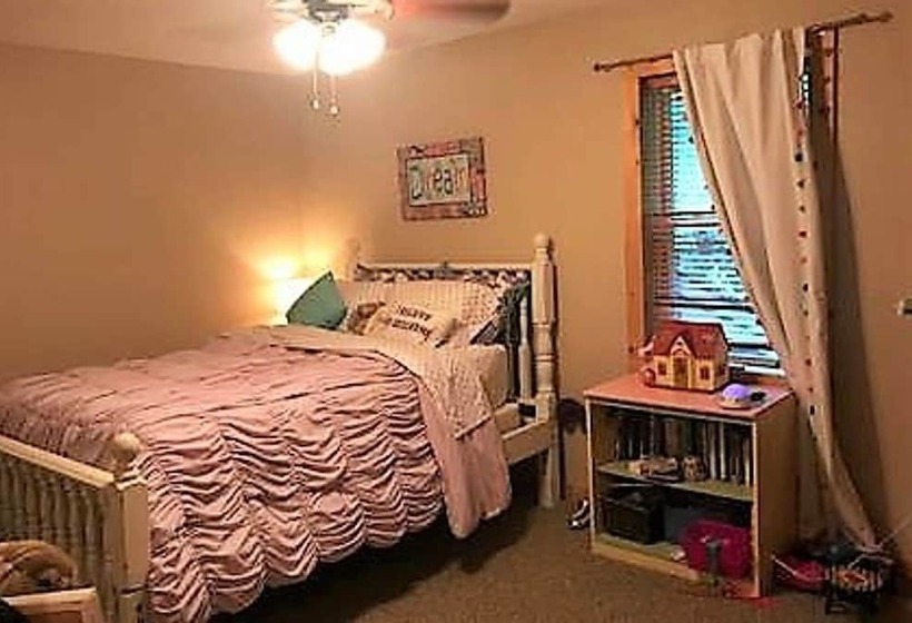 Comfortable Mountain Home Near Everything Yet Private