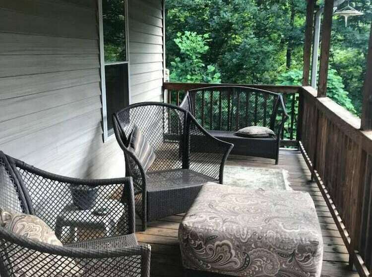 Comfortable Mountain Home Near Everything Yet Private