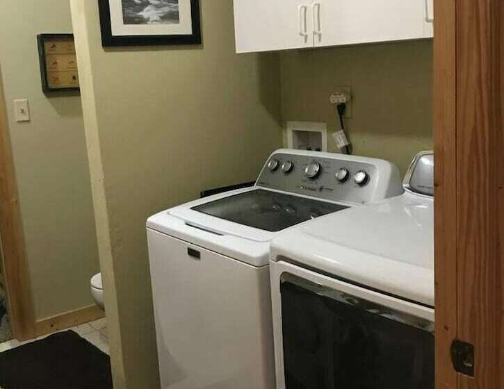 Comfortable Mountain Home Near Everything Yet Private