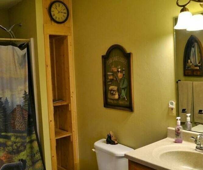 Comfortable Mountain Home Near Everything Yet Private