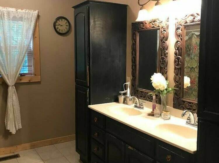 Comfortable Mountain Home Near Everything Yet Private