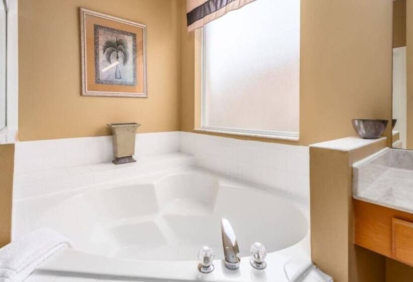 Emerald Island 7bd/4.5ba Pool Home #7ei565