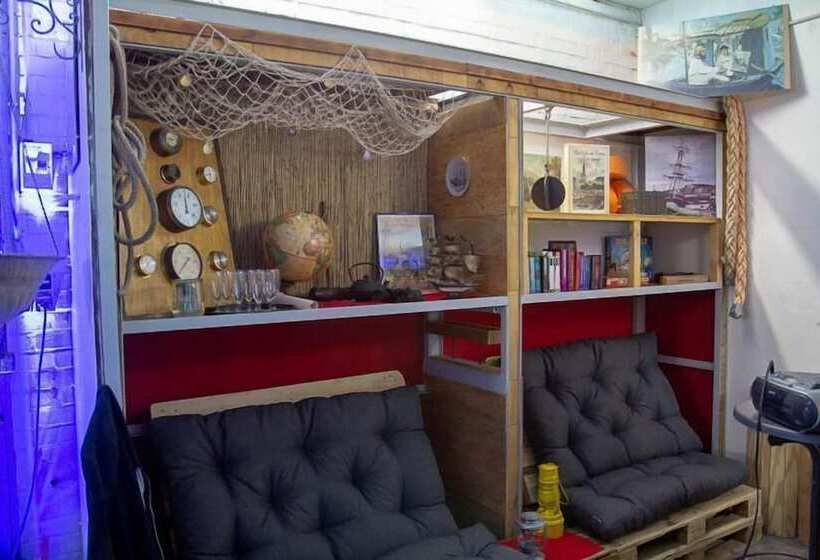 Hafentraum Indoorhostelcamp