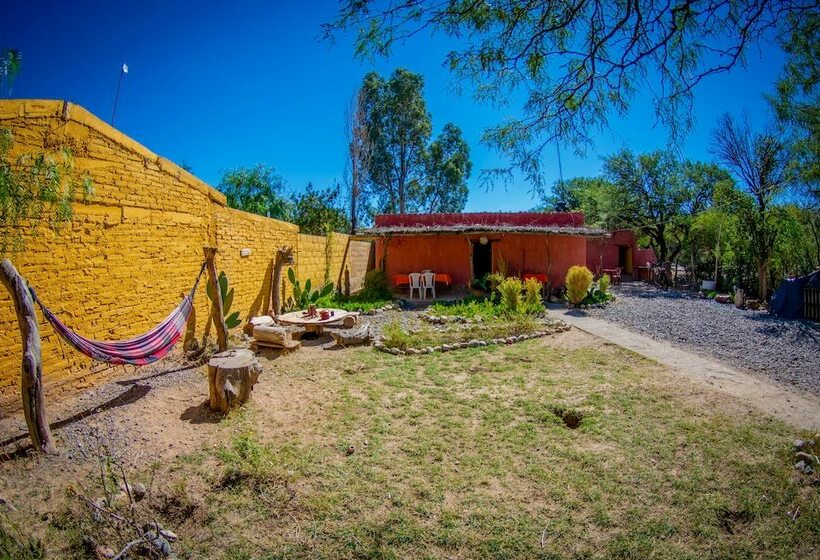 مسافرخانه Casa Amancay