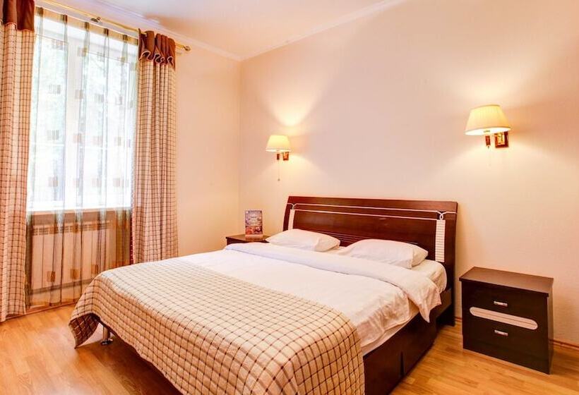 簡易ホテル Golicyn Club