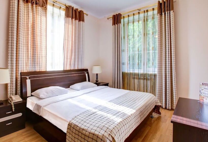 簡易ホテル Golicyn Club