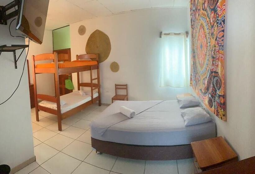 مسافرخانه Iguana Haus Iquitos