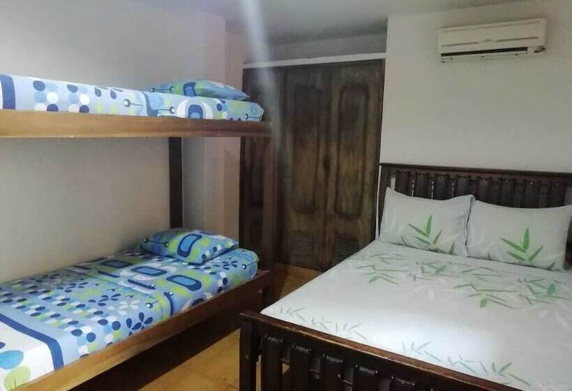 Hostal Santa Marta Magica   Hostel