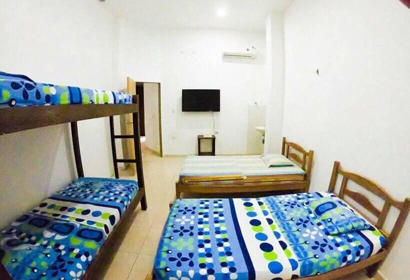 Hostal Santa Marta Magica   Hostel