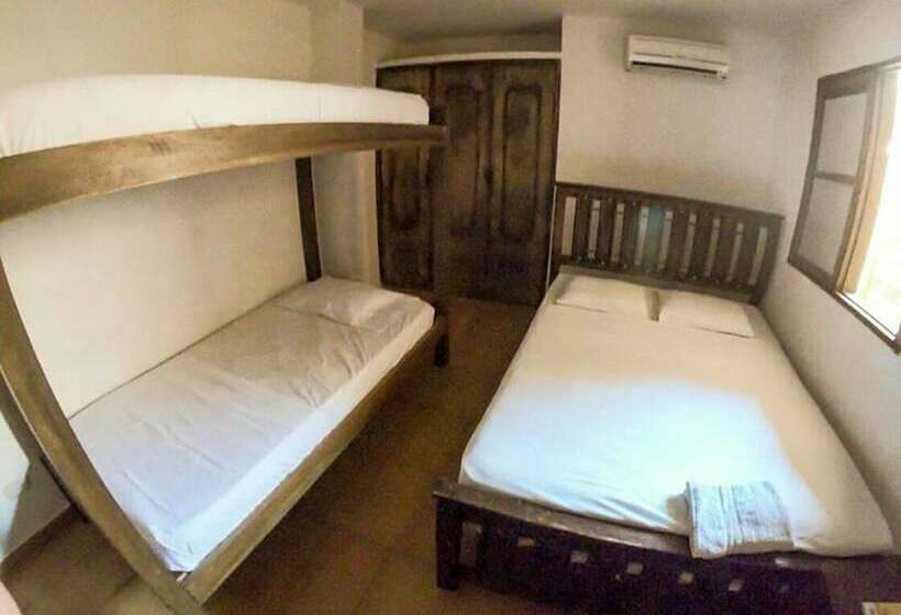 Hostal Santa Marta Magica   Hostel