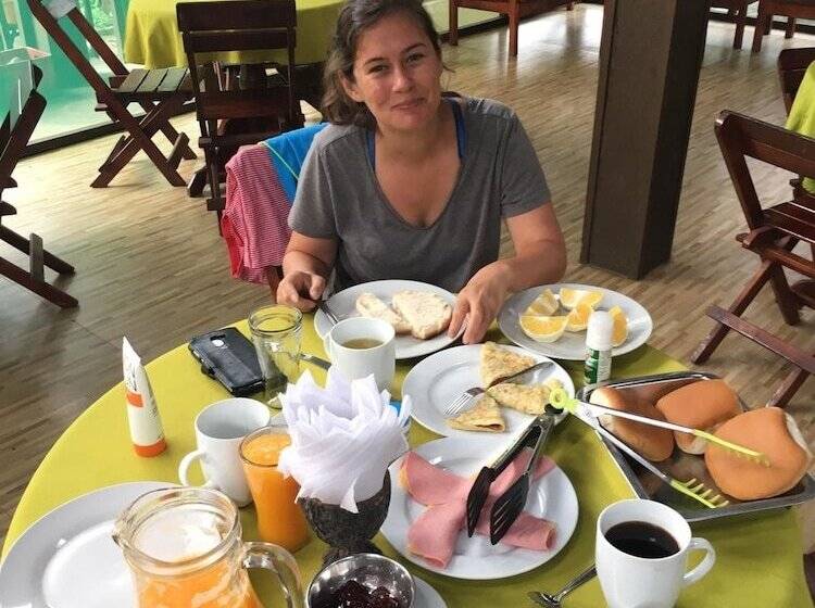 هتل Amazon Wonder Expeditions