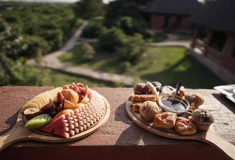 هتل Buffalo Safari Lodge