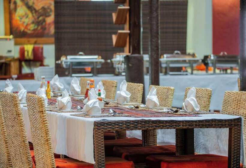 هتل Buffalo Safari Lodge