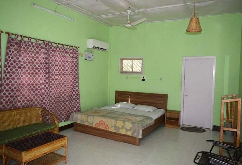 فندق Camp Rhino Resort