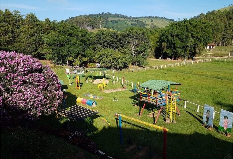 ホテル Chalés Quinta Do Cedro