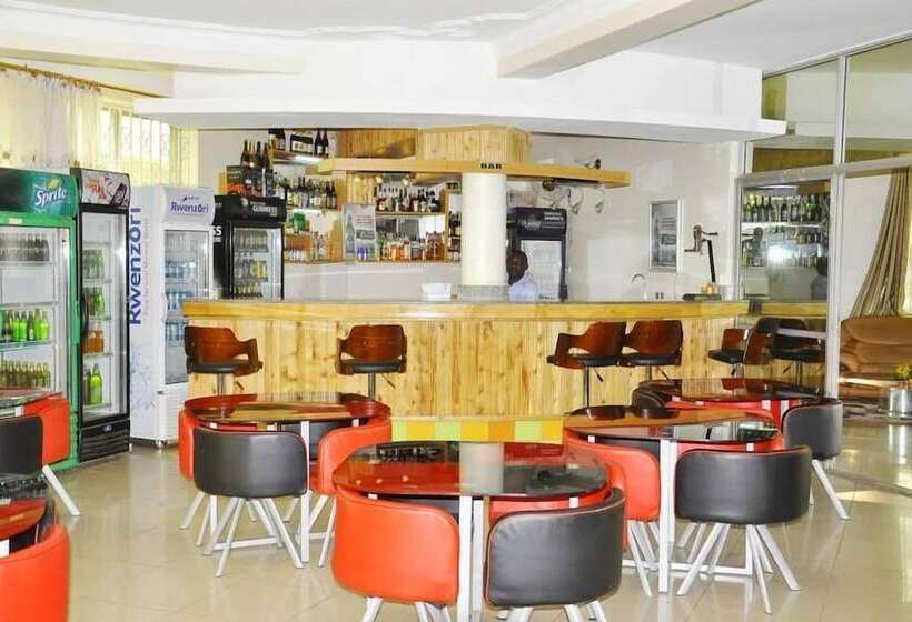 هتل Continental Iganga