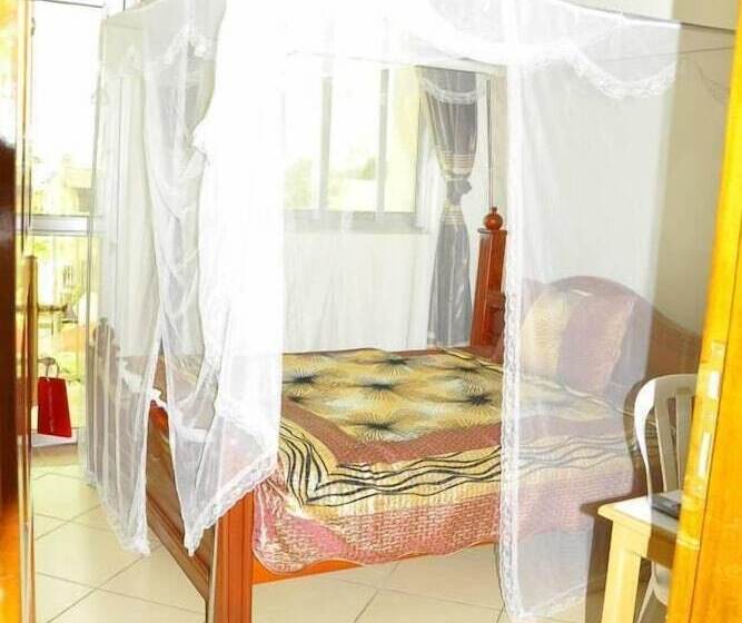 هتل Continental Iganga