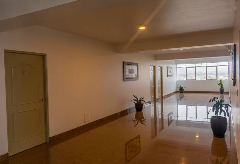 酒店 Costa Riviera