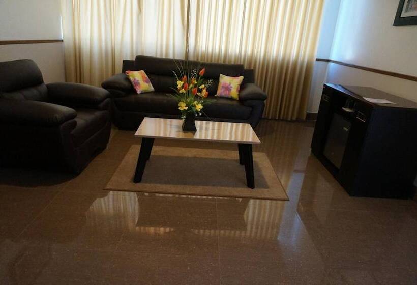 酒店 Costa Riviera