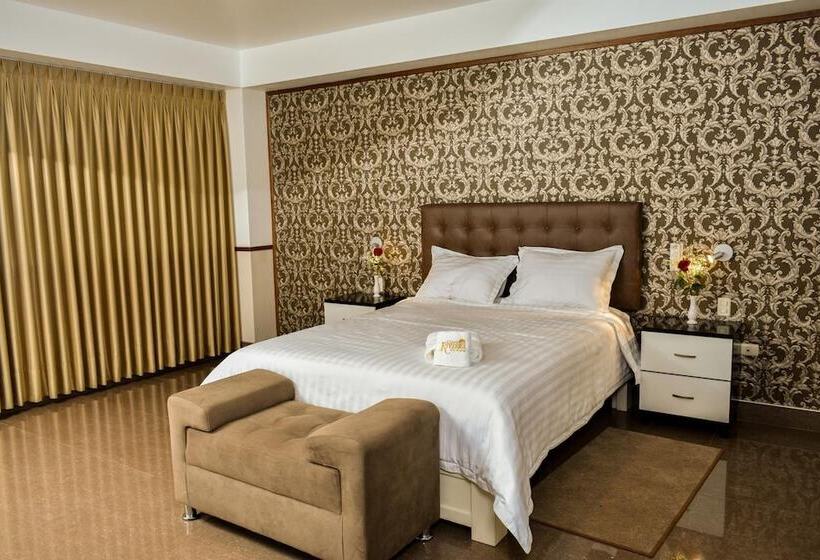 酒店 Costa Riviera