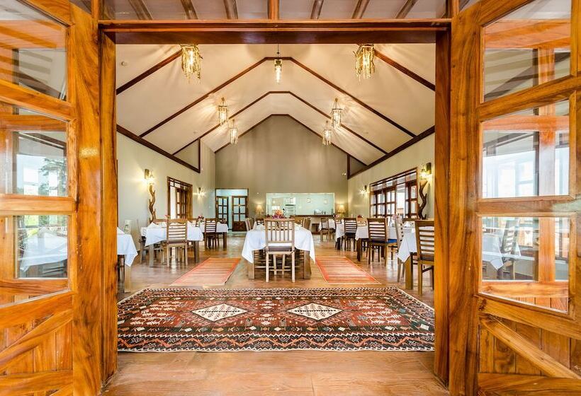 هتل Emburara Farm Lodge