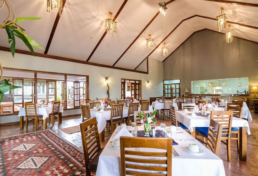 هتل Emburara Farm Lodge