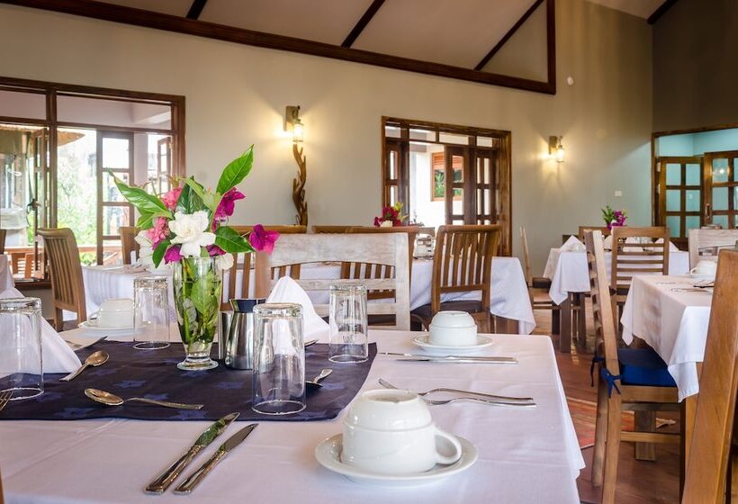 هتل Emburara Farm Lodge