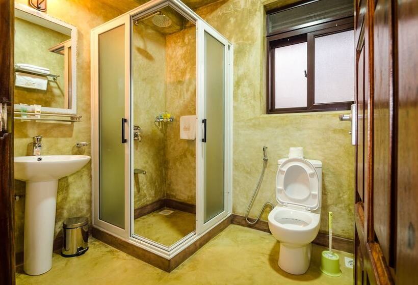 هتل Emburara Farm Lodge