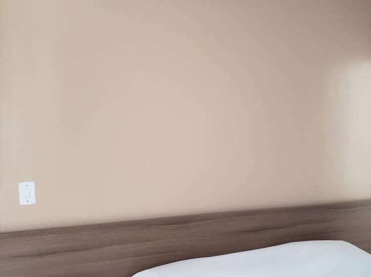 בית מלון כפרי Executive Plaza