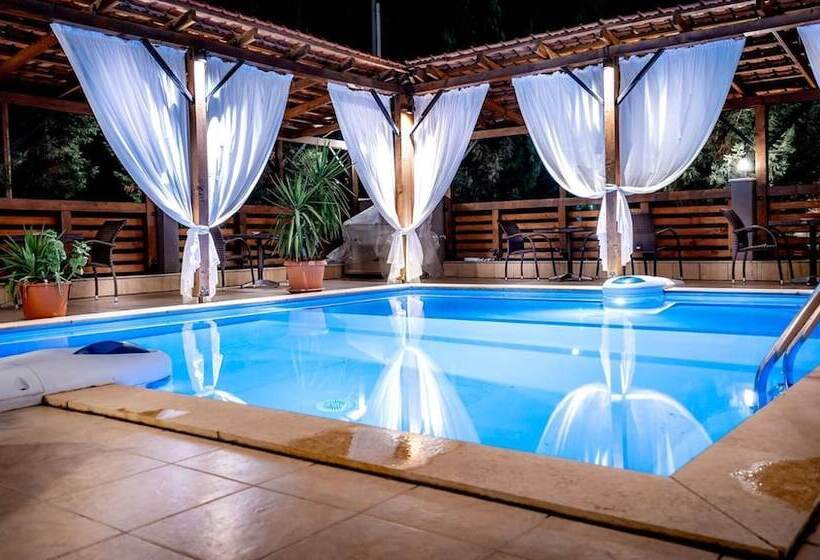 בית מלון כפרי Kipos Resort